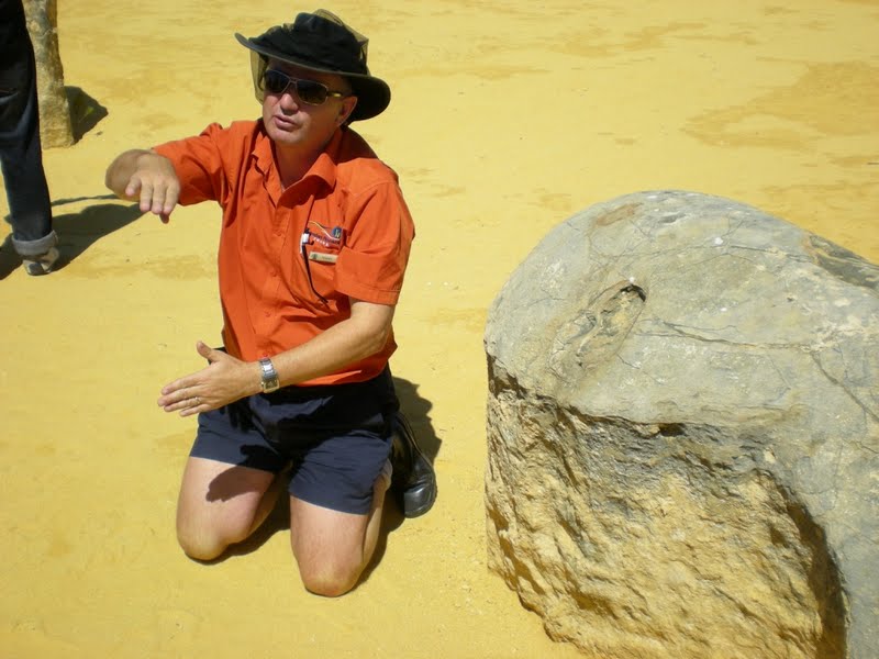 Perth-Day tour guide explans Pinnacles Chemistry Perth-Day tour guide explans Pinnacles Chemistry